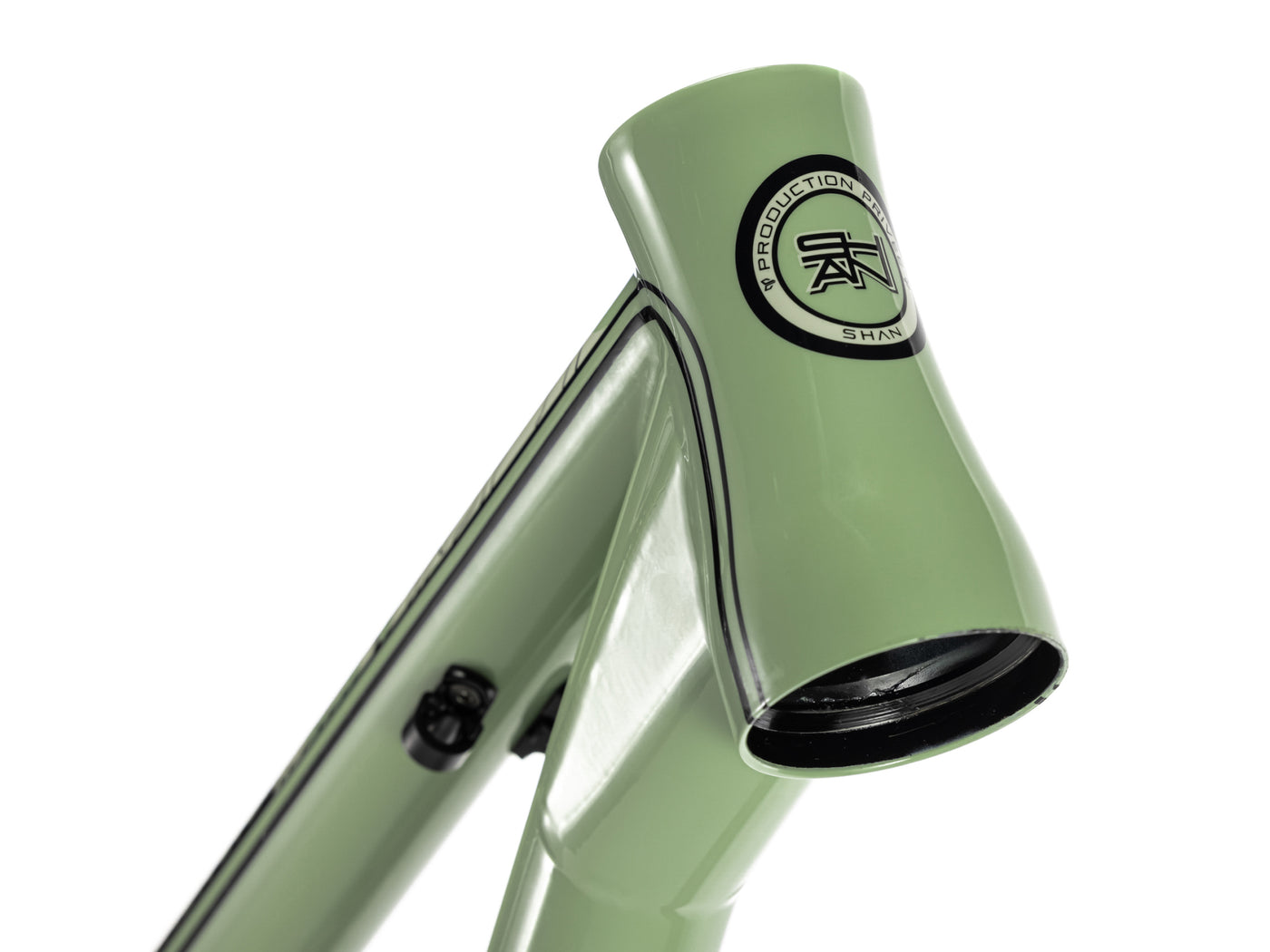 Shan 27" Explorer Cadre